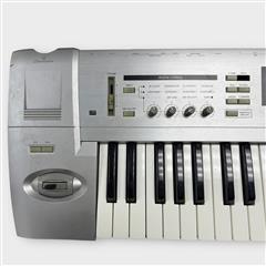 KORG TRITON Le 61 key Synthesizer Keyboard Music Workstation (Read)